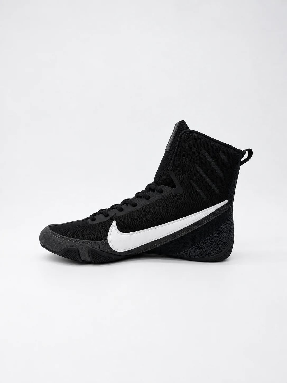 Nike MACHOMAI 3 黑白色